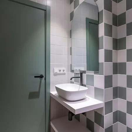 Vlc Host - Reina 168 Hotel *