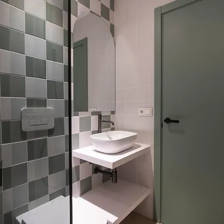 Vlc Host - Reina 168 Hotel *