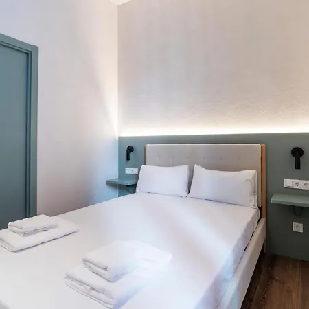 Hotel Vlc Host - Reina 168 *