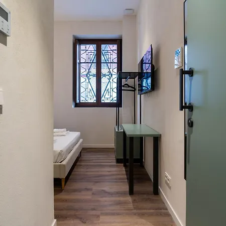 Hotel Vlc Host - Reina 168 *