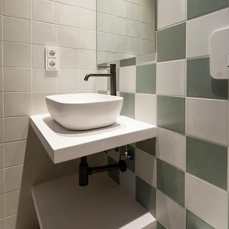 酒店 Vlc Host - Reina 168